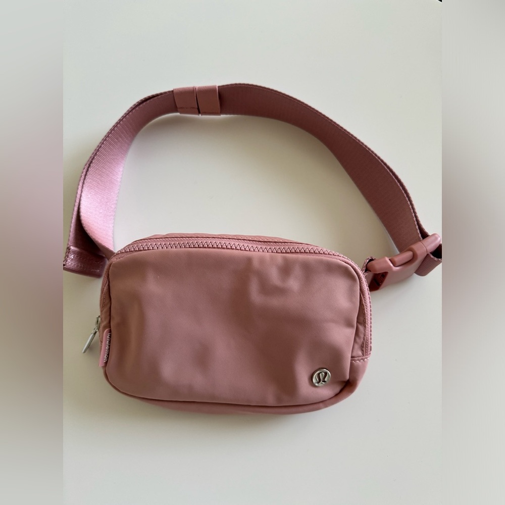Lululemon Everywhere Belt Bag 1L in Pink Pastel